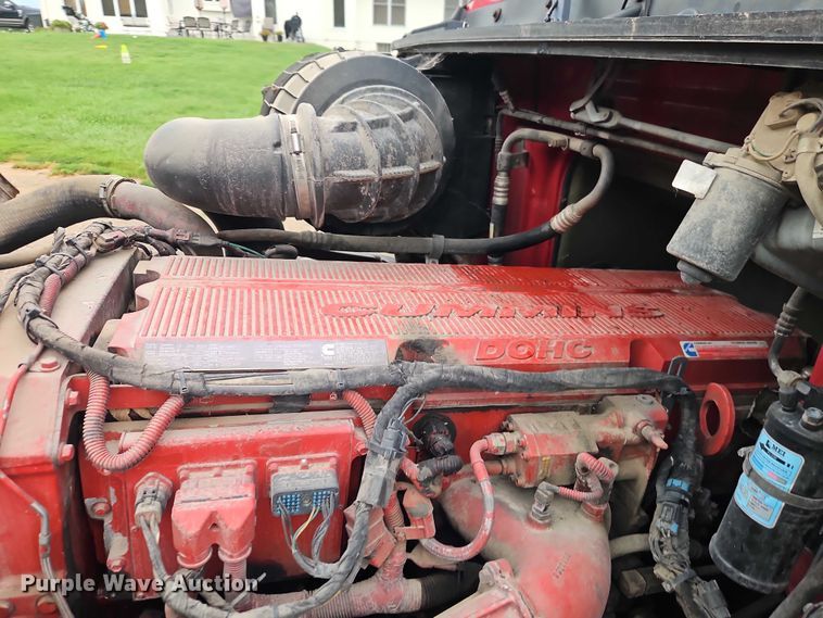 image for item EO4624 2007 Volvo VNL semi truck