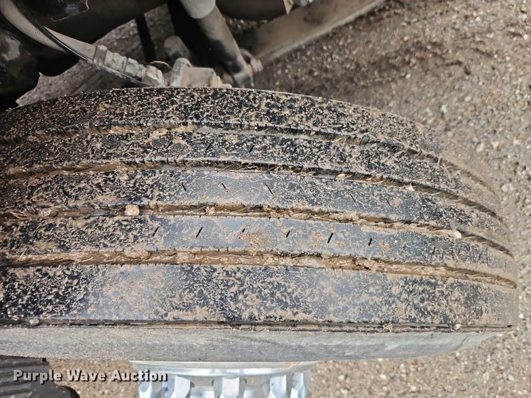 image for item EO4624 2007 Volvo VNL semi truck