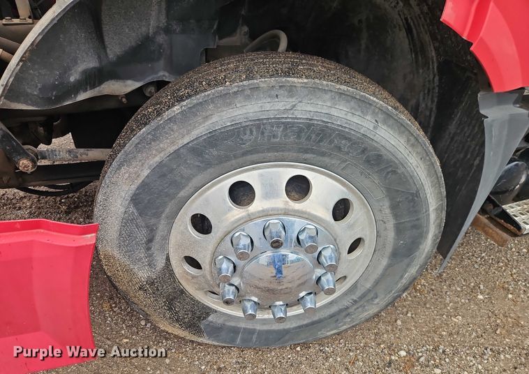 image for item EO4624 2007 Volvo VNL semi truck