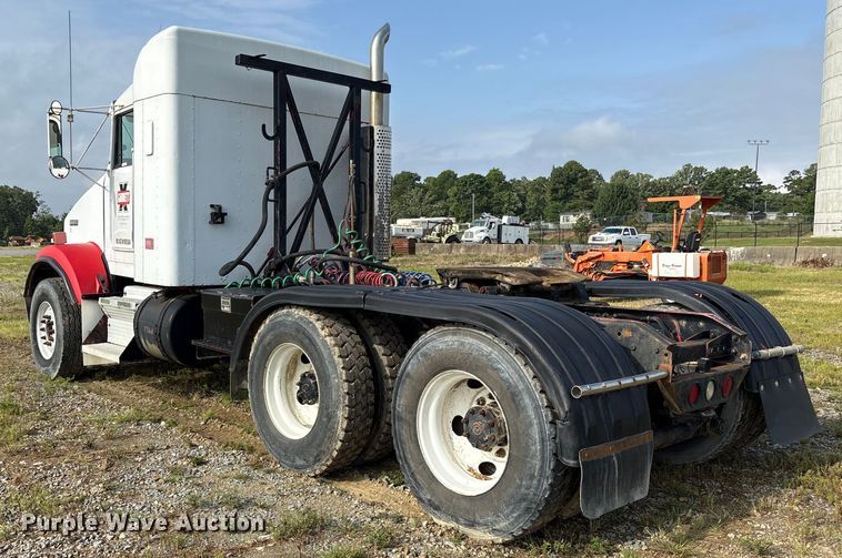 image for item ET7041 2001 Kenworth T800 semi truck