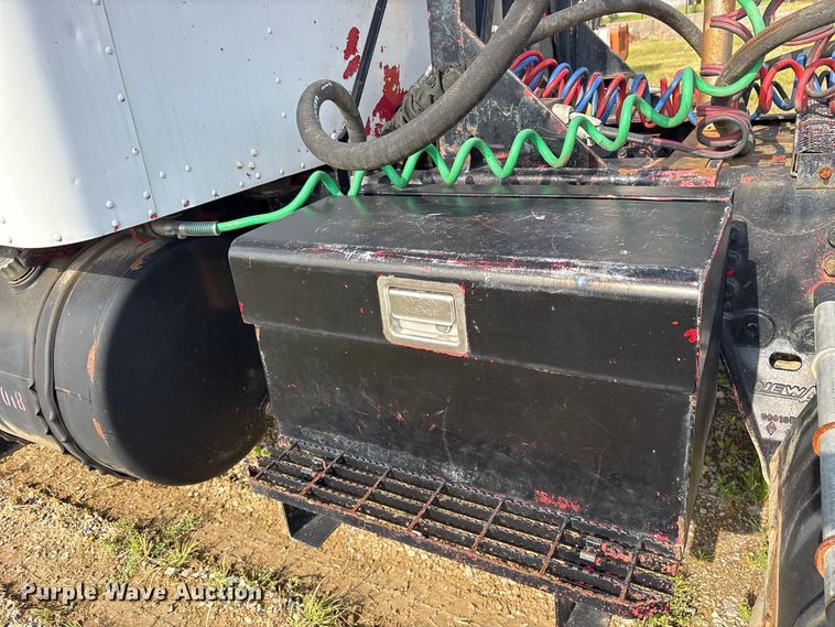 image for item ET7041 2001 Kenworth T800 semi truck