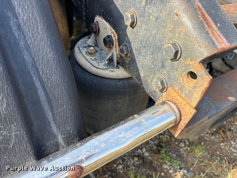 image for item ET7041 2001 Kenworth T800 semi truck