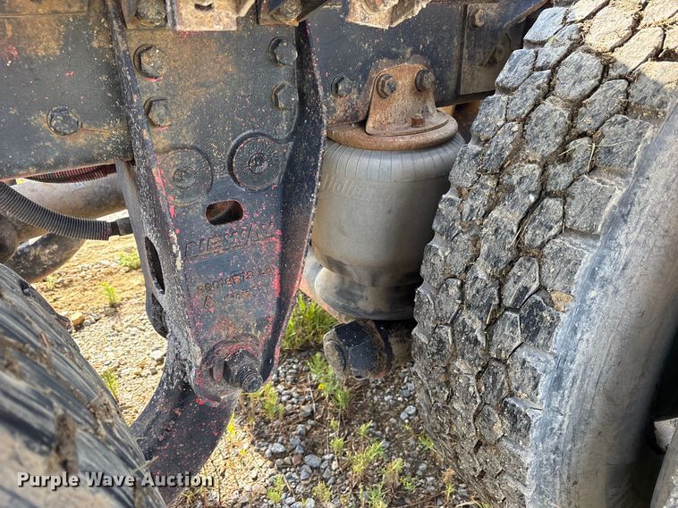 image for item ET7041 2001 Kenworth T800 semi truck