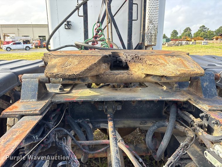 image for item ET7041 2001 Kenworth T800 semi truck