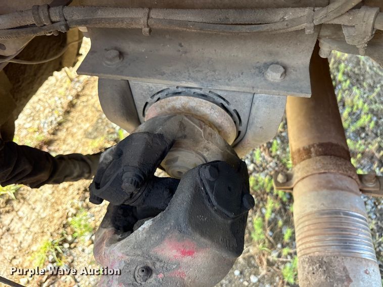 image for item ET7041 2001 Kenworth T800 semi truck