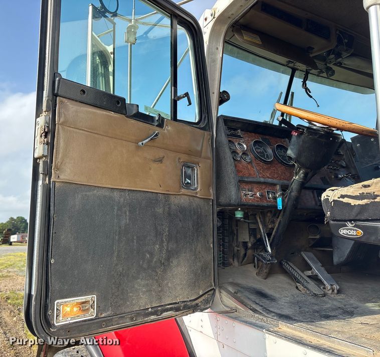 image for item ET7041 2001 Kenworth T800 semi truck