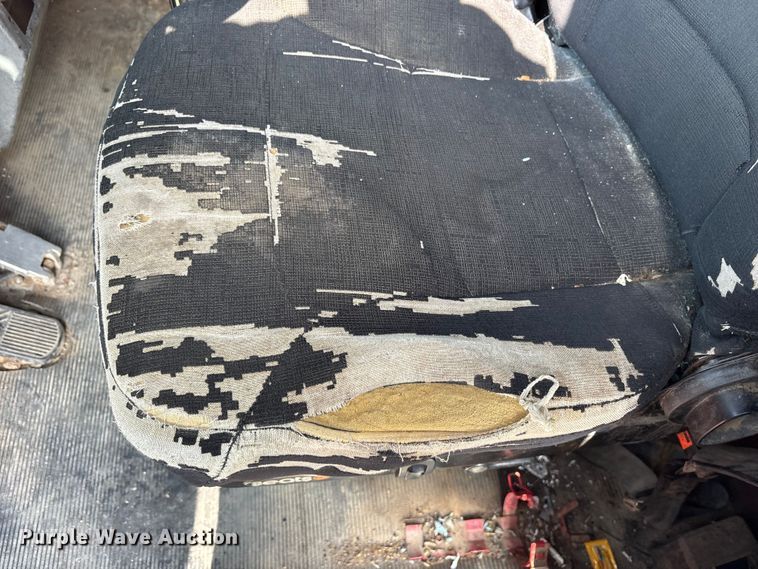 image for item ET7041 2001 Kenworth T800 semi truck