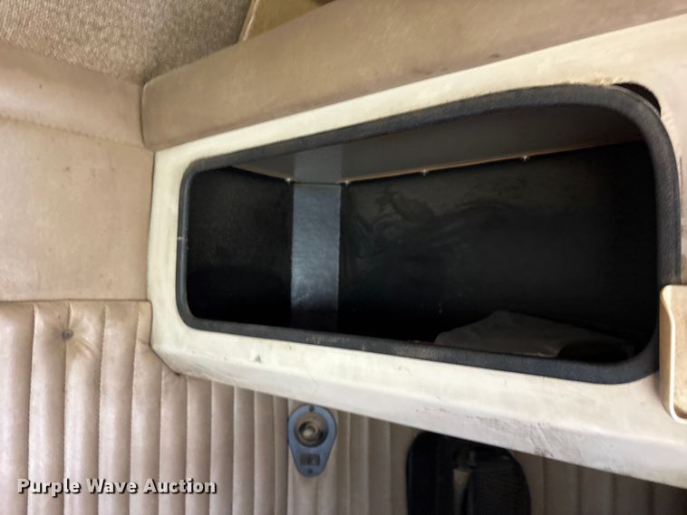 image for item ET7041 2001 Kenworth T800 semi truck