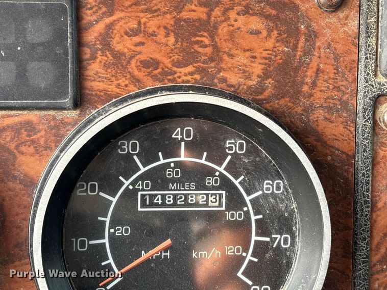 image for item ET7041 2001 Kenworth T800 semi truck