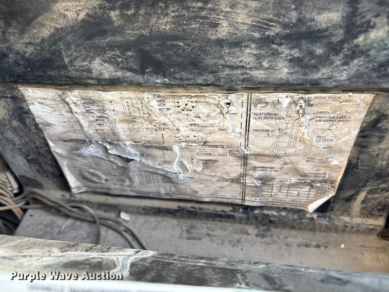 image for item ET7041 2001 Kenworth T800 semi truck