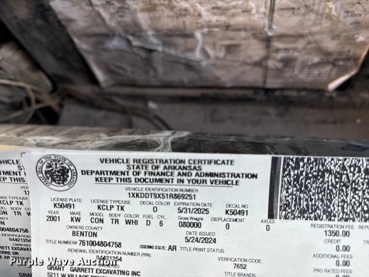 image for item ET7041 2001 Kenworth T800 semi truck