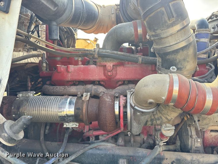 image for item ET7041 2001 Kenworth T800 semi truck