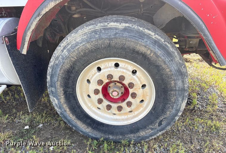 image for item ET7041 2001 Kenworth T800 semi truck