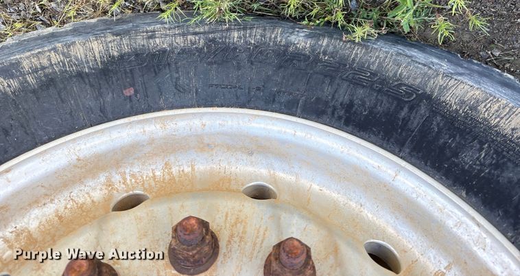 image for item ET7041 2001 Kenworth T800 semi truck