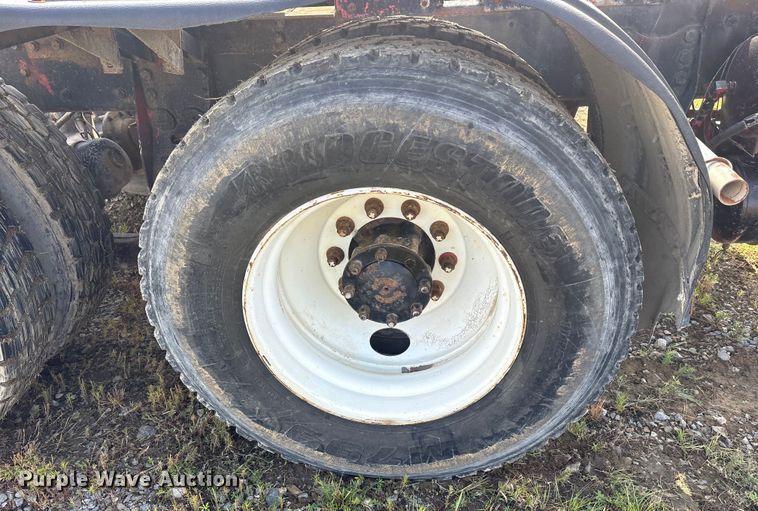 image for item ET7041 2001 Kenworth T800 semi truck