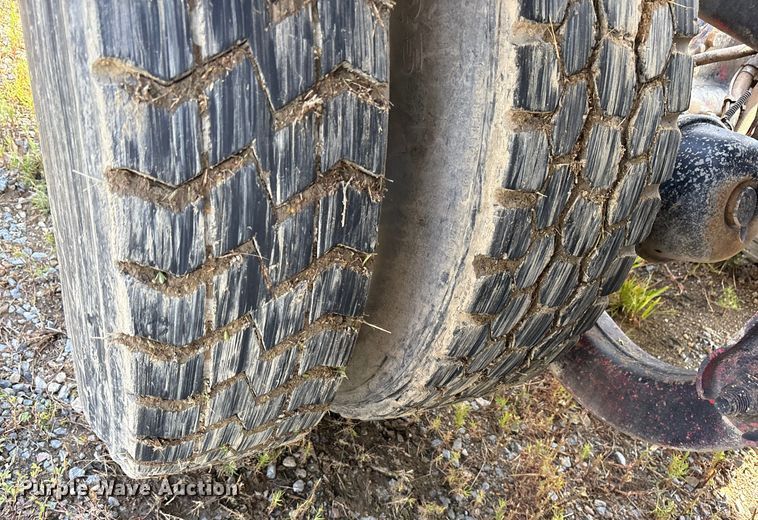 image for item ET7041 2001 Kenworth T800 semi truck