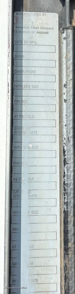 image for item ET7041 2001 Kenworth T800 semi truck