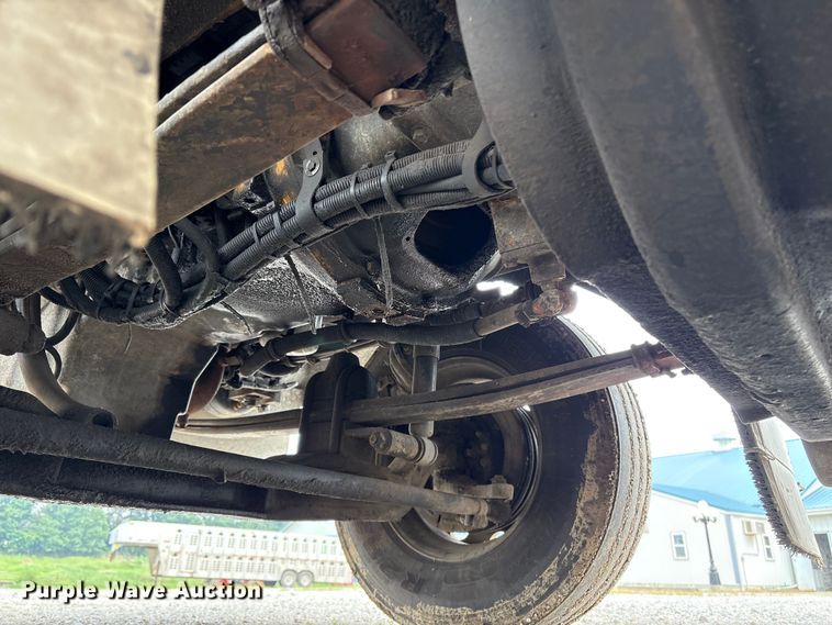 image for item ET8504 2005 Kenworth T800 semi truck