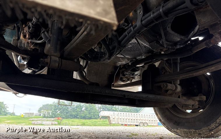 image for item ET8504 2005 Kenworth T800 semi truck