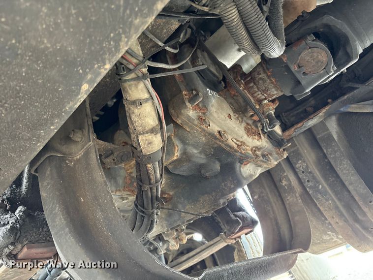 image for item ET8504 2005 Kenworth T800 semi truck