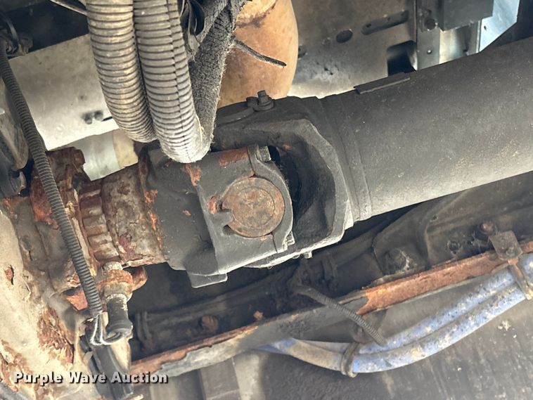 image for item ET8504 2005 Kenworth T800 semi truck