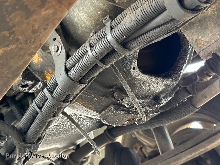 image for item ET8504 2005 Kenworth T800 semi truck