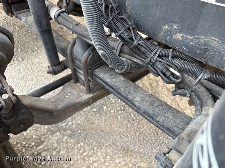 image for item ET8504 2005 Kenworth T800 semi truck