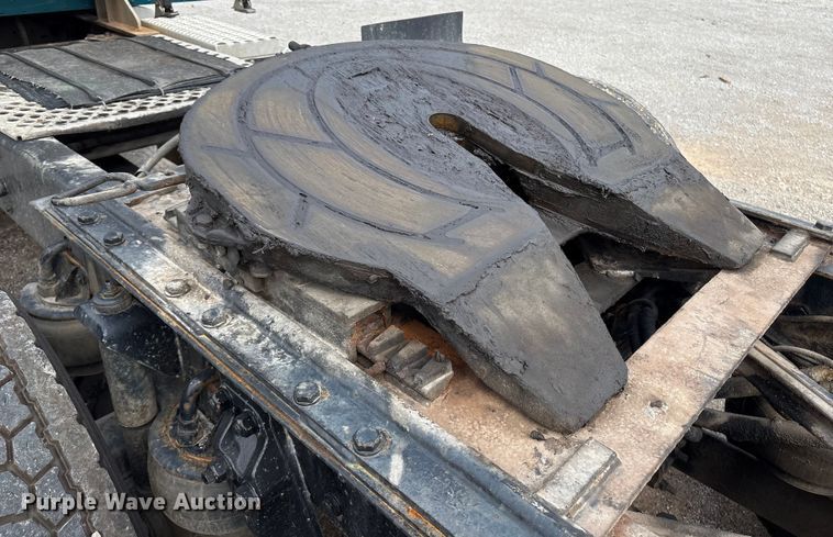 image for item ET8504 2005 Kenworth T800 semi truck