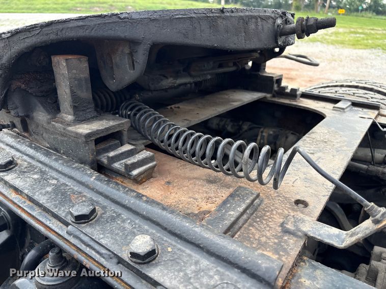 image for item ET8504 2005 Kenworth T800 semi truck