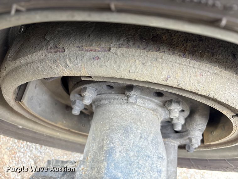 image for item ET8504 2005 Kenworth T800 semi truck