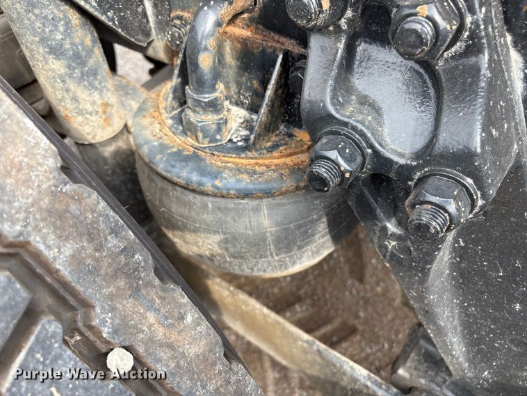 image for item ET8504 2005 Kenworth T800 semi truck