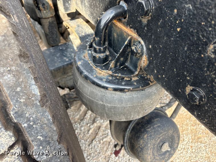 image for item ET8504 2005 Kenworth T800 semi truck