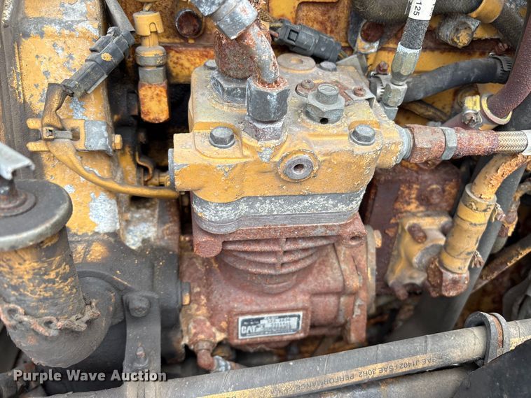 image for item ET8504 2005 Kenworth T800 semi truck