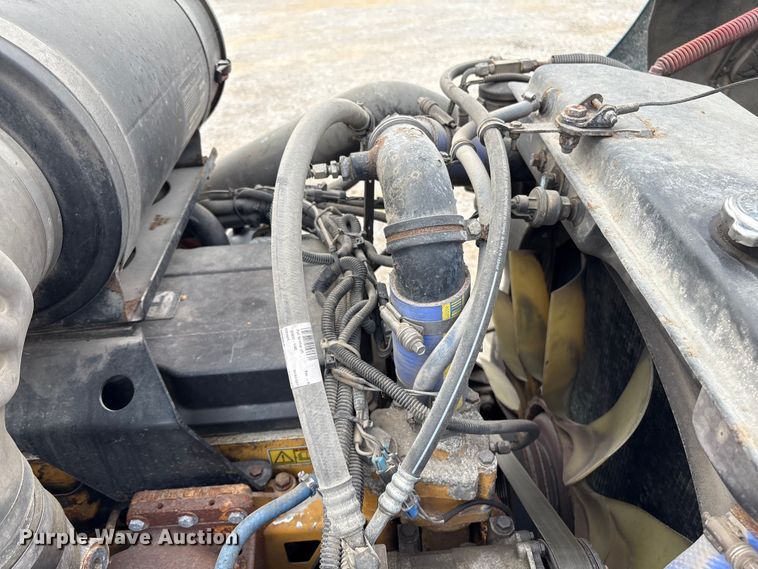 image for item ET8504 2005 Kenworth T800 semi truck