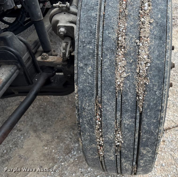 image for item ET8504 2005 Kenworth T800 semi truck