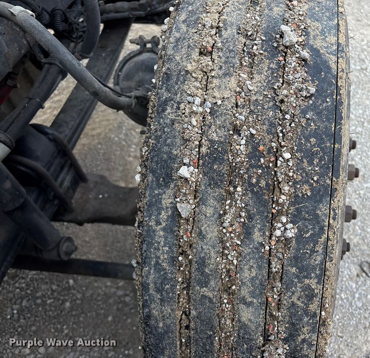 image for item ET8504 2005 Kenworth T800 semi truck