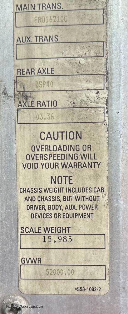 image for item ET8504 2005 Kenworth T800 semi truck