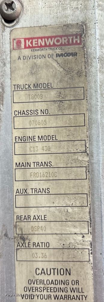 image for item ET8504 2005 Kenworth T800 semi truck