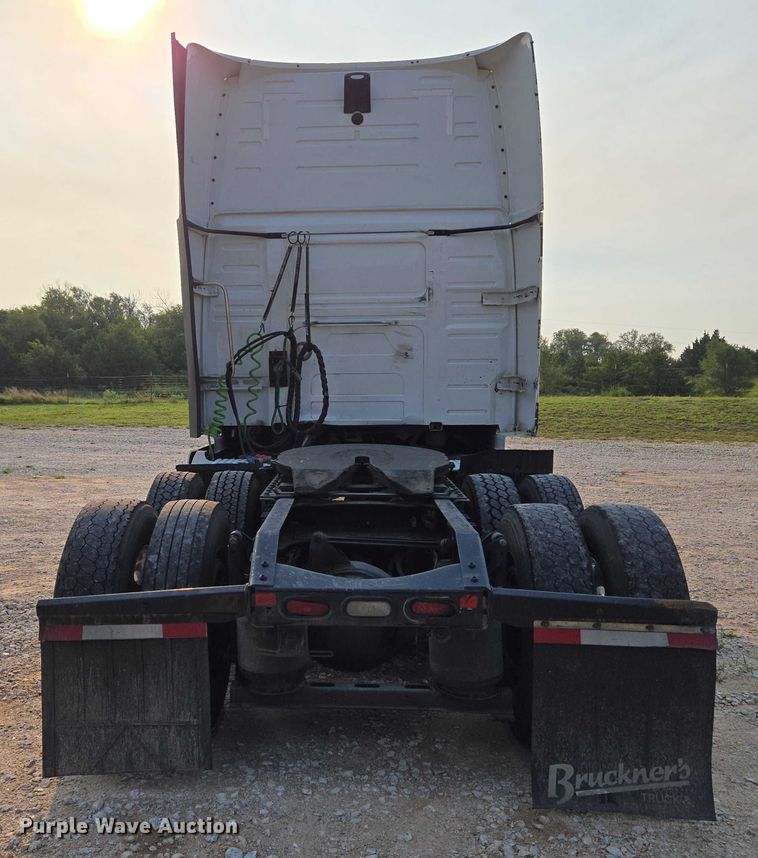 image for item EU3536 2019 Volvo Truck VNL semi truck