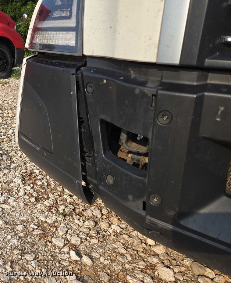 image for item EU3536 2019 Volvo Truck VNL semi truck