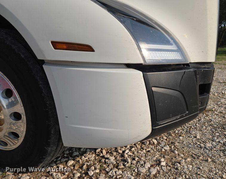 image for item EU3536 2019 Volvo Truck VNL semi truck