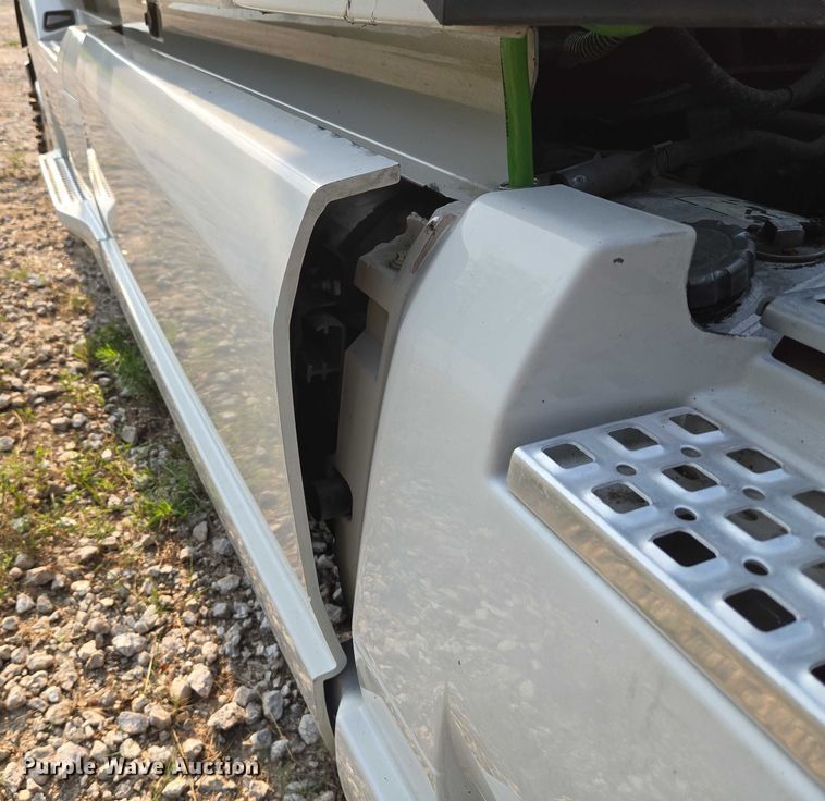 image for item EU3536 2019 Volvo Truck VNL semi truck