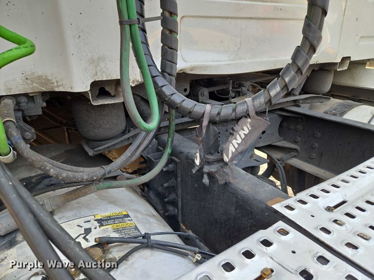 image for item EU3536 2019 Volvo Truck VNL semi truck