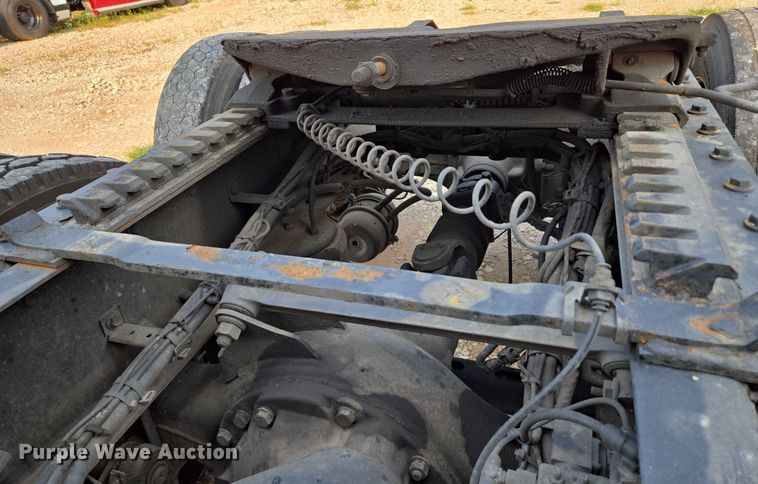 image for item EU3536 2019 Volvo Truck VNL semi truck