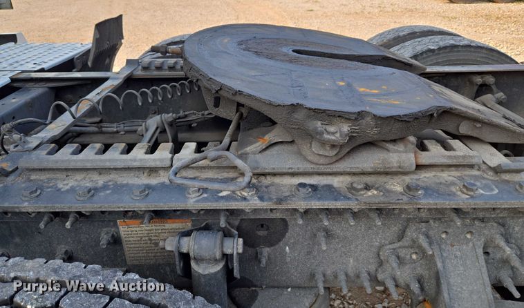 image for item EU3536 2019 Volvo Truck VNL semi truck