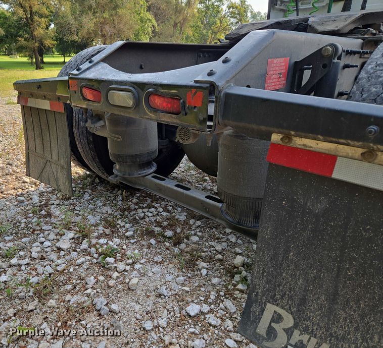 image for item EU3536 2019 Volvo Truck VNL semi truck