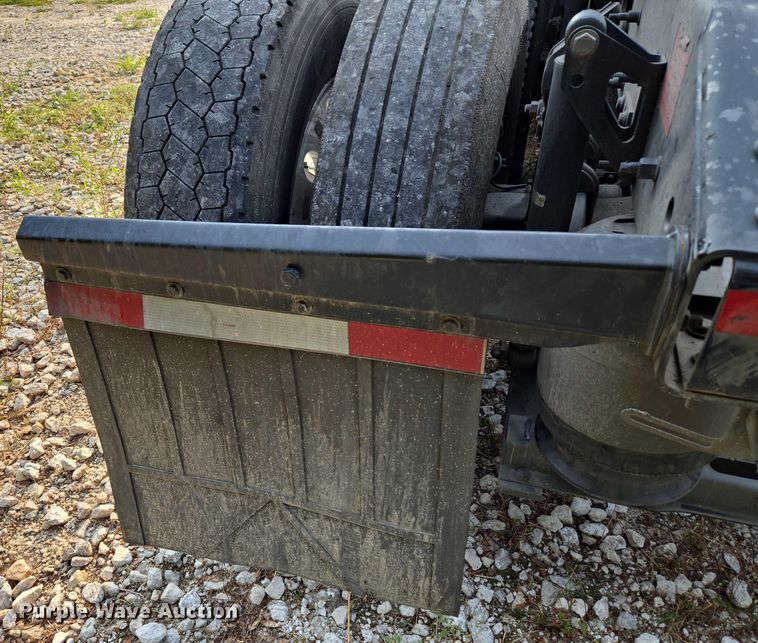 image for item EU3536 2019 Volvo Truck VNL semi truck