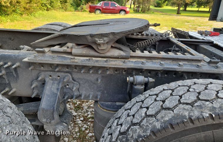 image for item EU3536 2019 Volvo Truck VNL semi truck