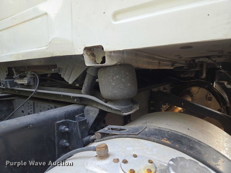 image for item EU3536 2019 Volvo Truck VNL semi truck