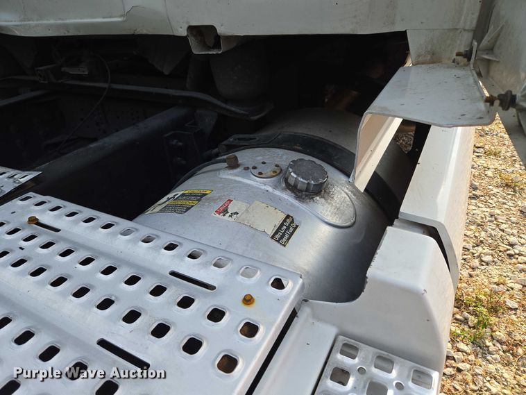 image for item EU3536 2019 Volvo Truck VNL semi truck